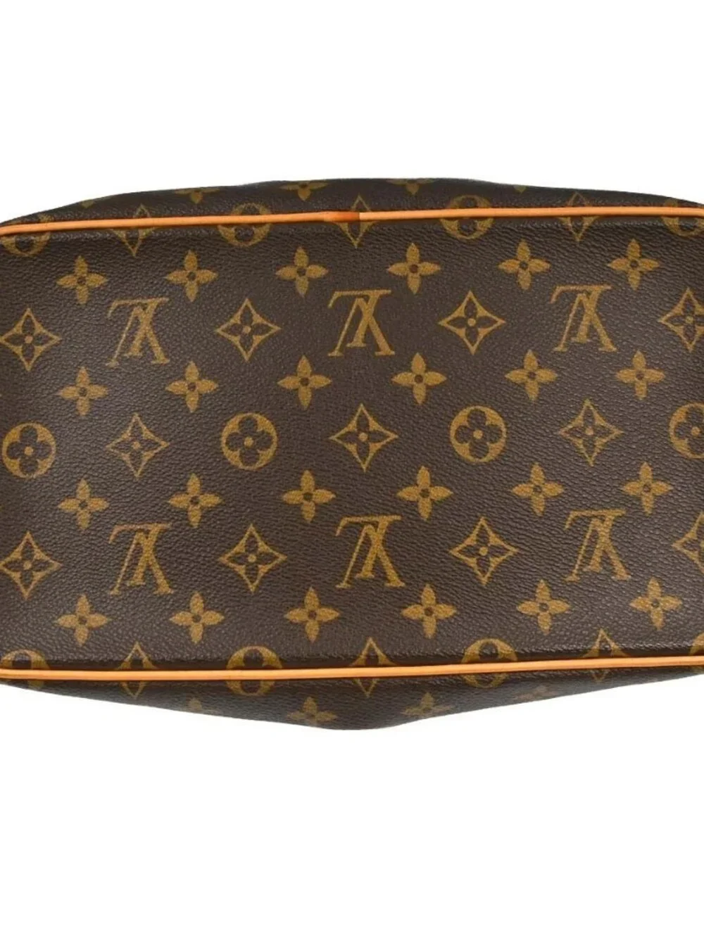 Louis Vuitton outside 	ab